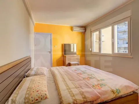 Rent, two bedroom apartment, 75m², Tivat, Crna Gora - image 10