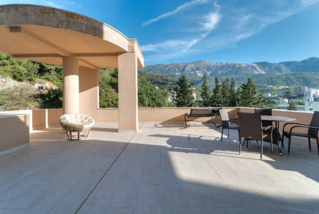 Prodaja, četvorosoban stan, 189m², Bečići, Budva