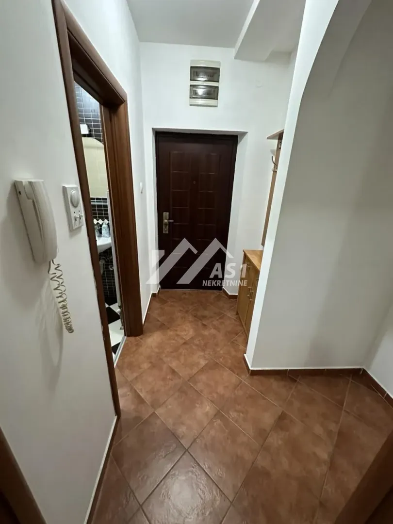 Izdavanje, jednosoban stan, 44m², Bulevar Oslobodjenja, Novi Sad Sve Podlokacije