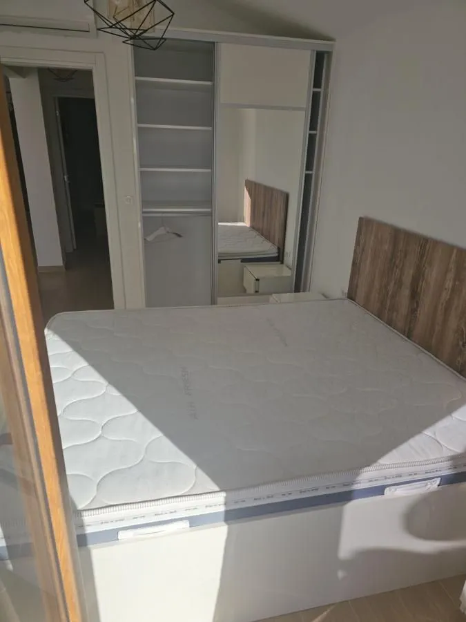 Izdavanje, dvosoban stan, 75m², Opatovo, Tivat