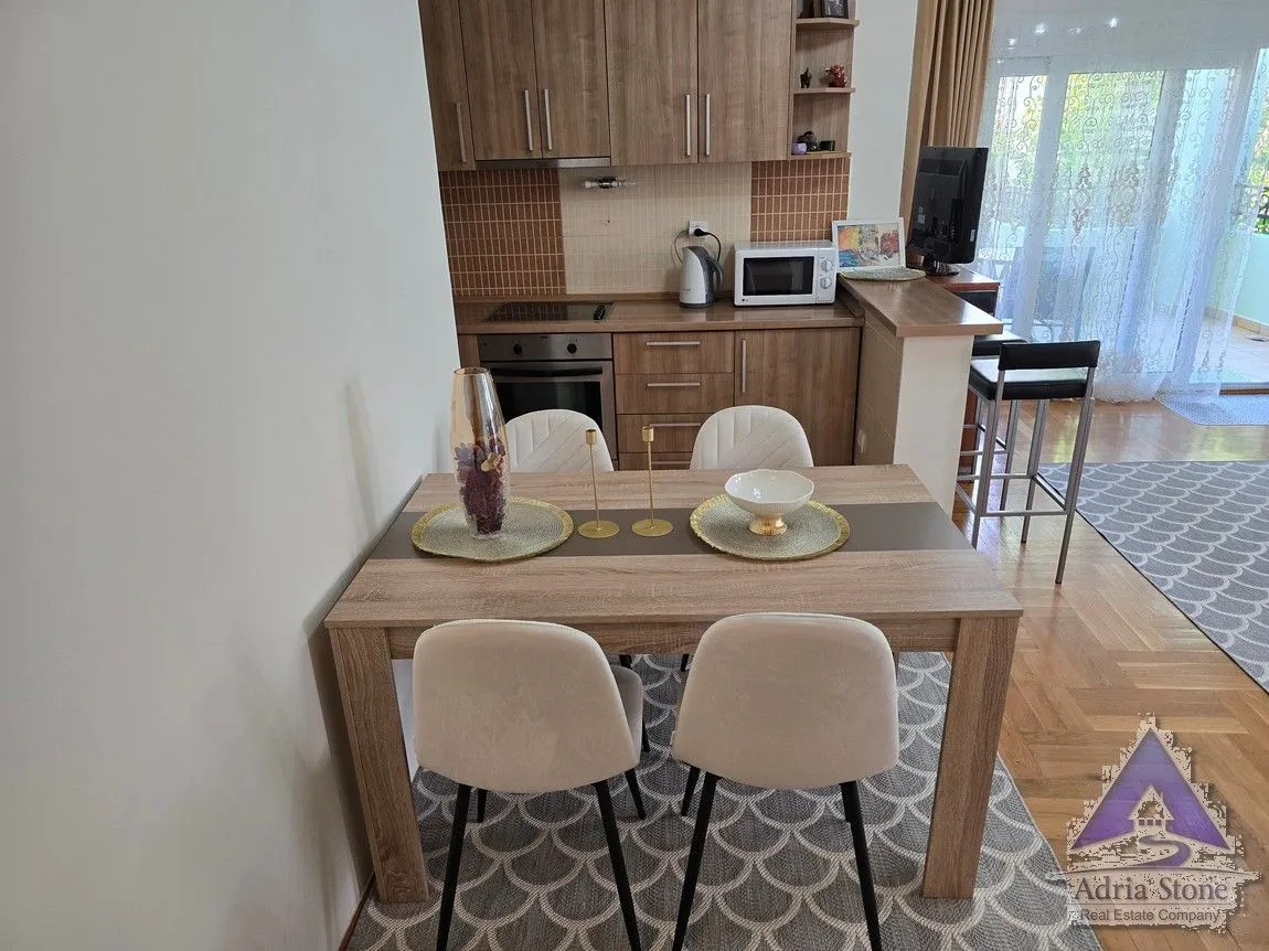 Prodaja, dvosoban stan, 64m², Podmaine, Budva