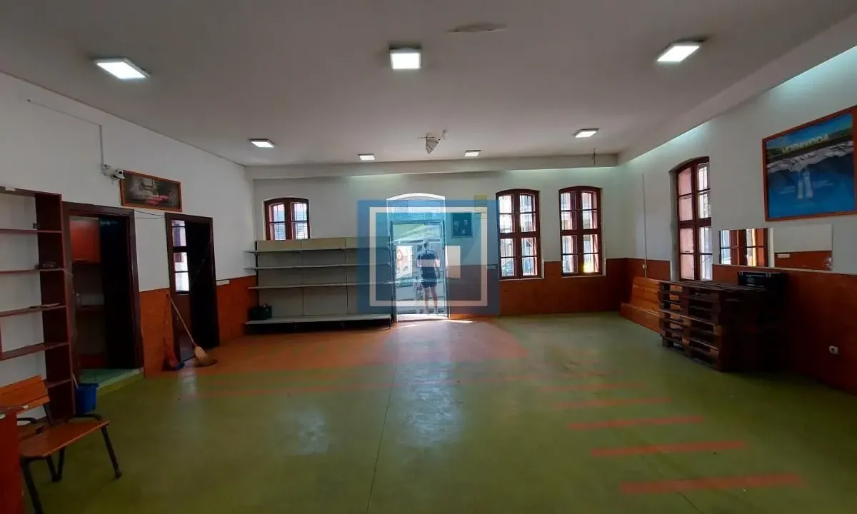 Izdavanje, poslovni prostor, 109m², Centar, Jagodina