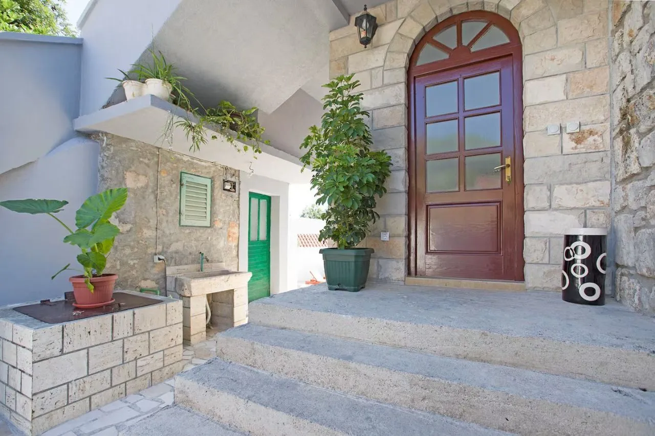 Rent, house, 110m², Tivat, Crna Gora