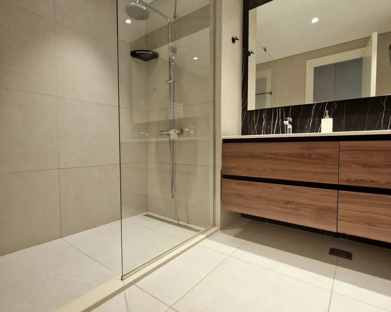Sale, four bedroom apartment, 139m², Beograd Na Vodi, Beograd