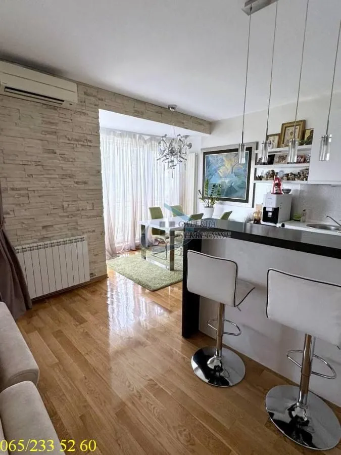 Sale, four bedroom apartment, 270m², Skojevsko Naselje, Beograd