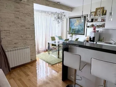 Prodaja, četvorosoban stan, 270m², Skojevsko Naselje, Beograd - image 7