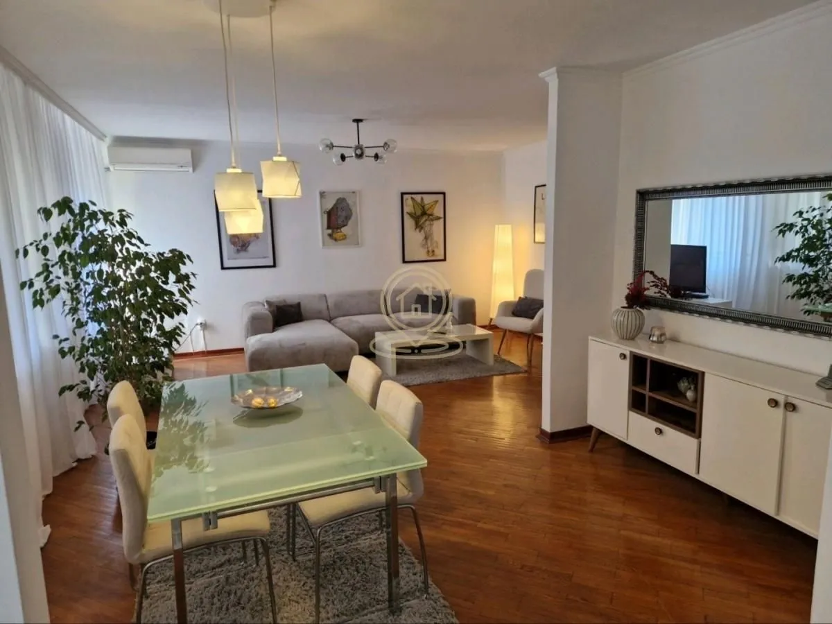 Izdavanje, četvorosoban stan, 104m², Vračar Hram, Vračar Sve Podlokacije