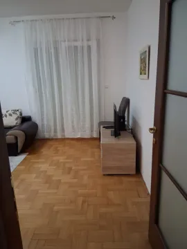 Izdavanje, jednosoban stan, 45m², Stari Aerodrom, Podgorica - image 3
