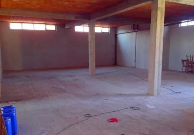 Izdavanje, poslovni prostor, 210m², Altina, Beograd