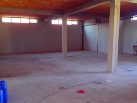 Izdavanje, poslovni prostor, 210m², Altina, Beograd