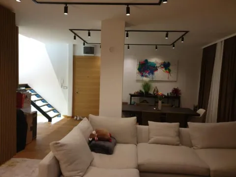 Izdavanje, četvorosoban stan, 125m², Vračar Hram, Vračar Sve Podlokacije - image 2