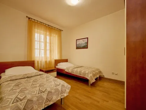 Prodaja, četvorosoban stan, 95m², Sveti Stefan, Budva - image 13