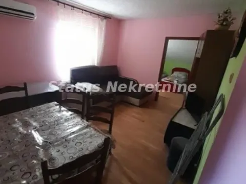 Izdavanje, trosoban stan, 50m², Petrovaradin, Novi Sad