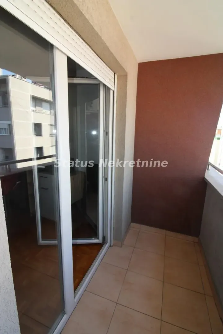 Izdavanje, garsonjera, 28m², Grbavica, Novi Sad Sve Podlokacije
