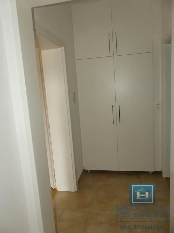 Prodaja, četvorosoban stan, 105m², Vašarište, Jagodina