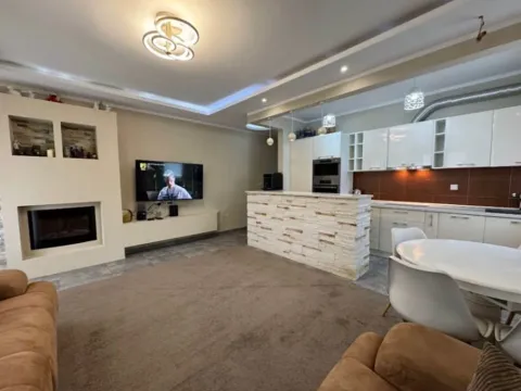 Izdavanje, trosoban stan, 90m², Budva okolina, Budva - image 10