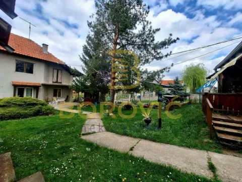 Kuća in Voždovac Sve Podlokacije