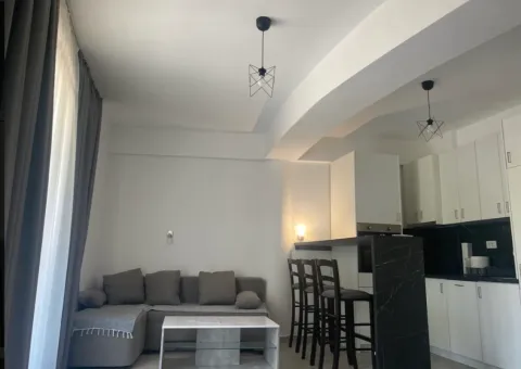 Dnevni boravak sa sjedećom garniturom i ugaonom kuhinjom. - image 6
