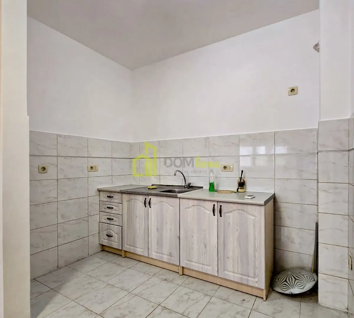Izdavanje, jednosoban stan, 50m², Pobrežje, Podgorica