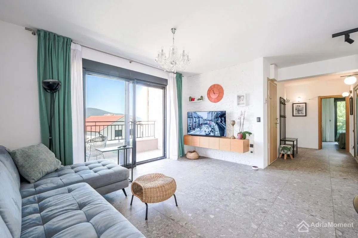 Prodaja, trosoban stan, 77m², Centar, Tivat