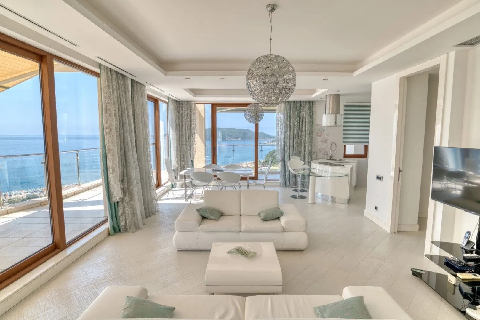 Sale, four bedroom apartment, 199m², Bečići, Budva