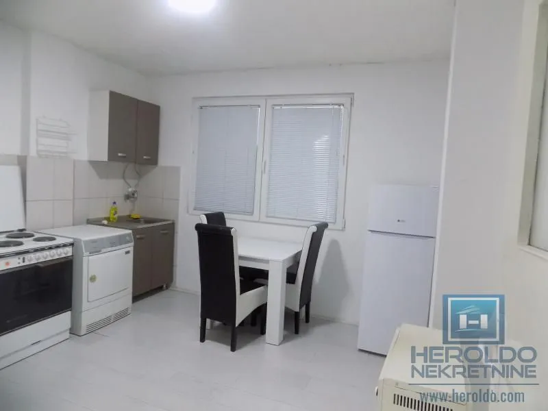 Izdavanje, jednosoban stan, 36m², Paraćin, Srbija