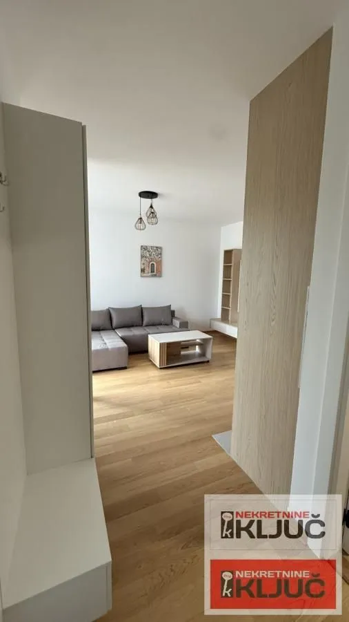 Izdavanje, jednosoban stan, 39m², Bulevar Oslobodjenja, Novi Sad Sve Podlokacije