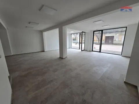 Izdavanje, poslovni prostor, 110m², Centar, Inđija - image 11