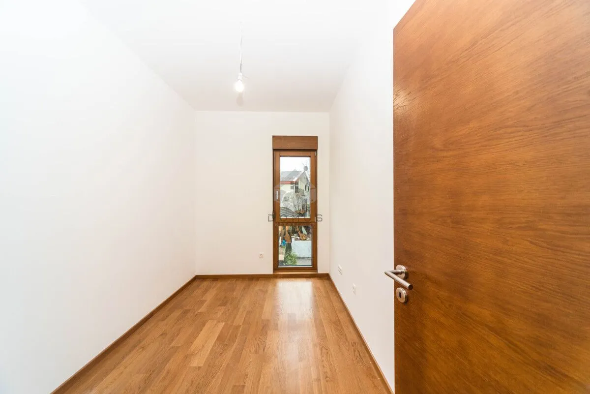 Rent, office space, 81m², Vezirov Most, Podgorica