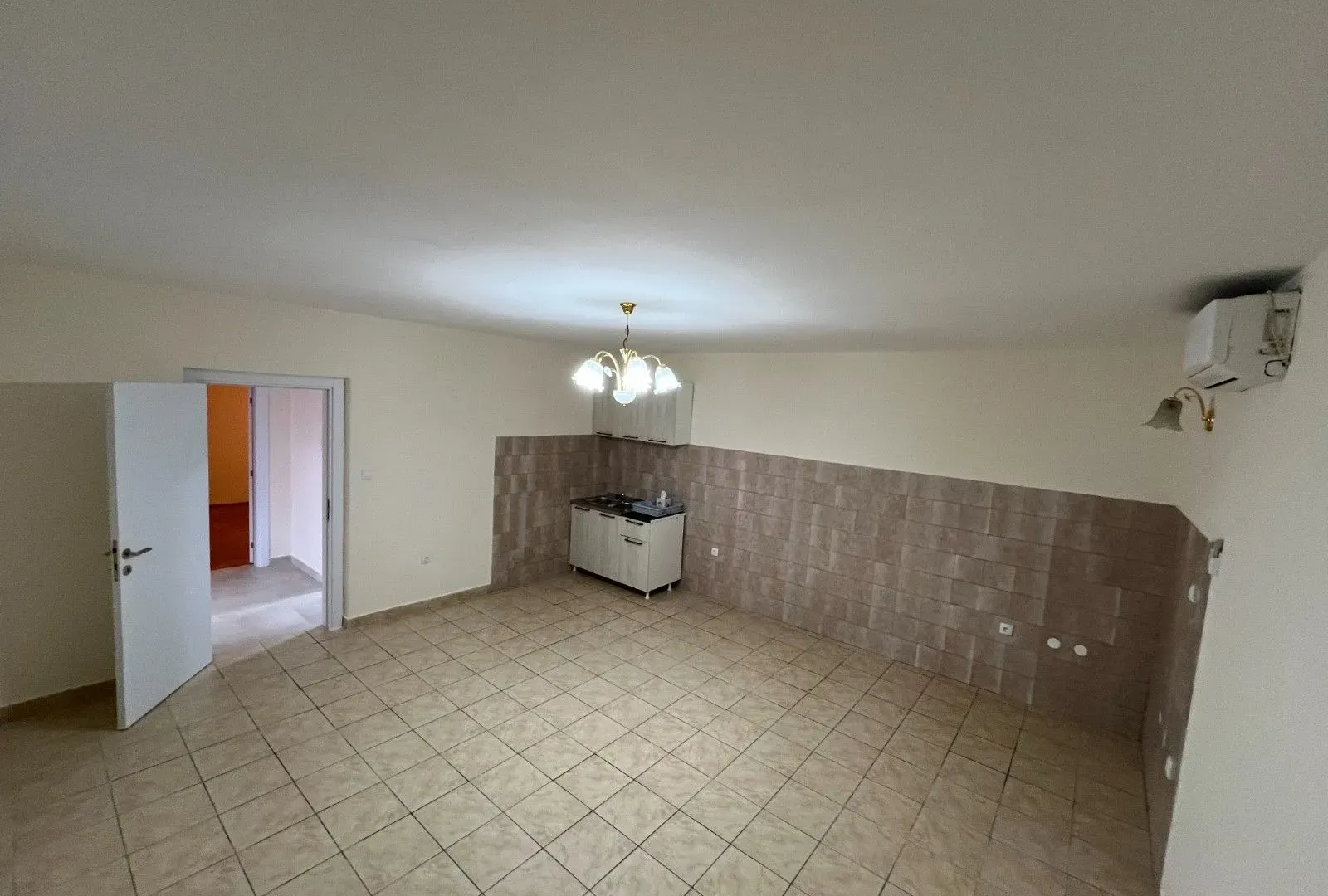 Sale, house, 761m², Tološi, Podgorica