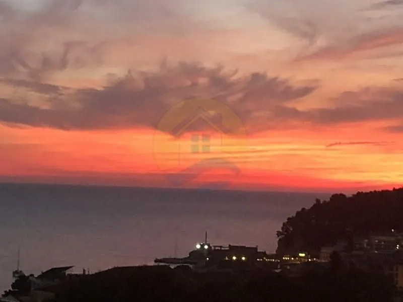 Prodaja, četvorosoban stan, 200m², Petrovac, Budva