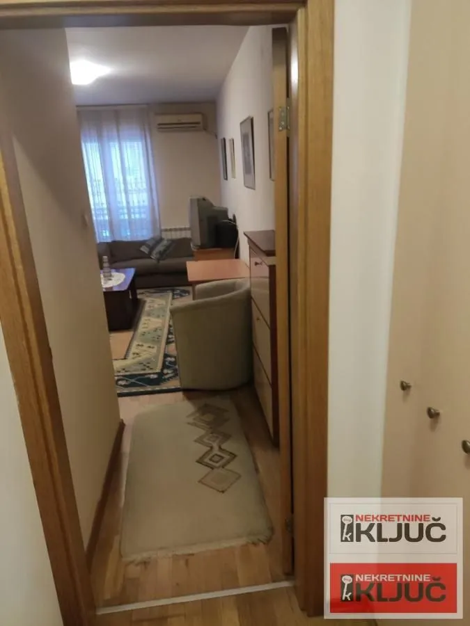 Izdavanje, garsonjera, 27m², Grbavica, Novi Sad Sve Podlokacije
