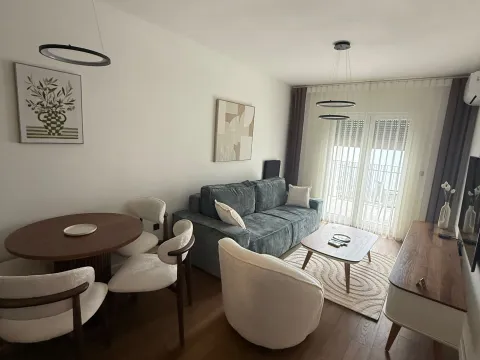 Rent, one bedroom apartment, 55m², Tivat, Crna Gora - image 16