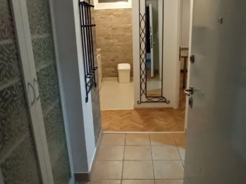 Izdavanje, trosoban stan, 60m², Stari Grad, Beograd - image 5