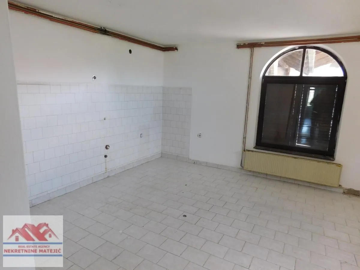 Rent, office space, 150m², Maršić, Kragujevac