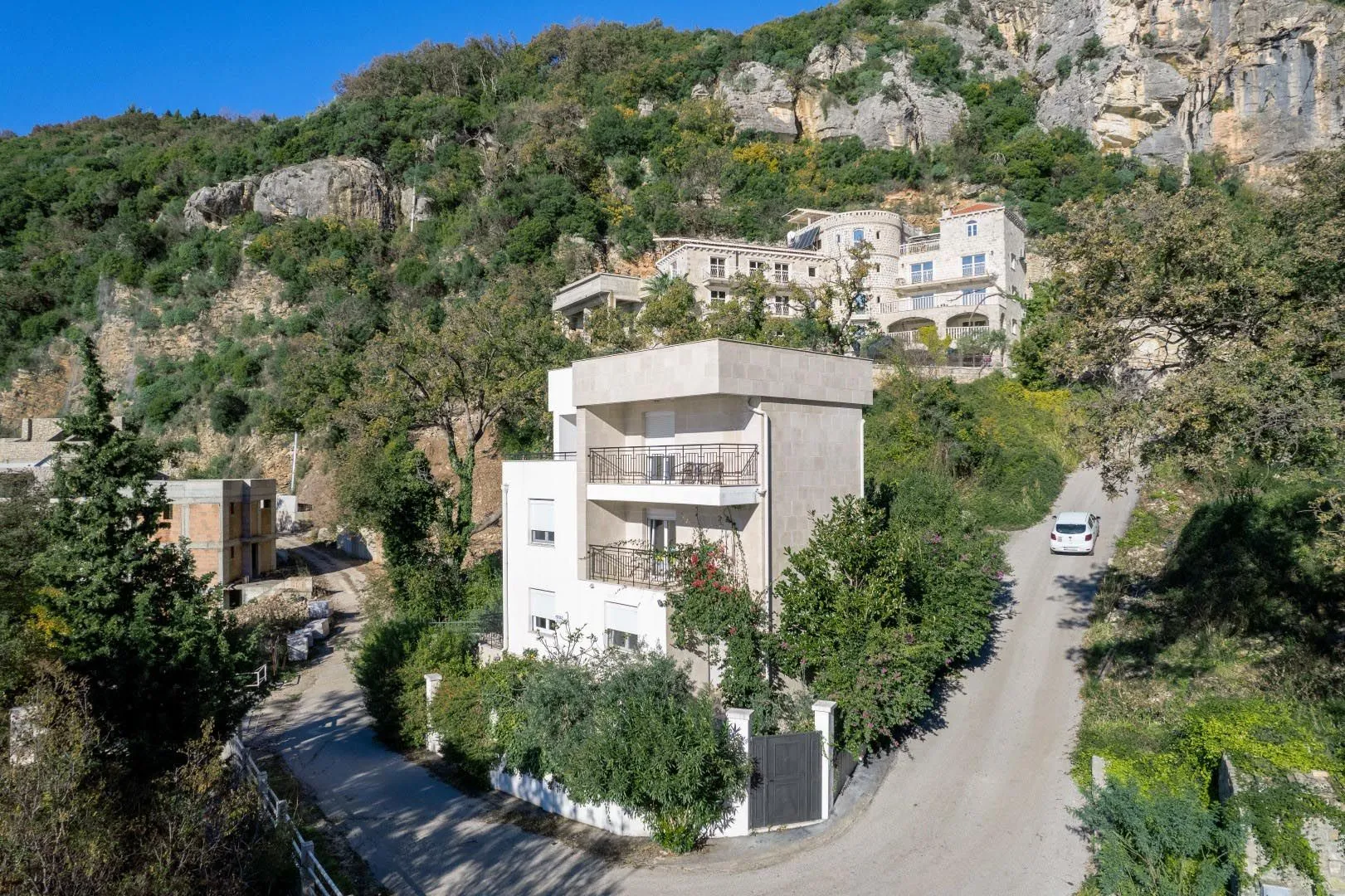 Sale, house, 400m², Perazića do, Budva
