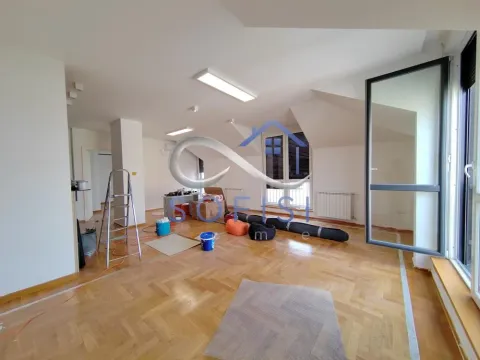 Izdavanje, četvorosoban stan, 147m², Centar, Novi Sad - image 4