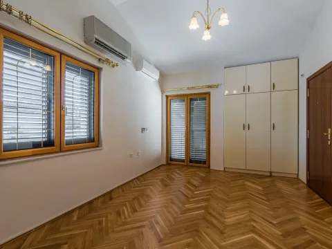 Izdavanje, kuća, 370m², Zabjelo, Podgorica - image 14