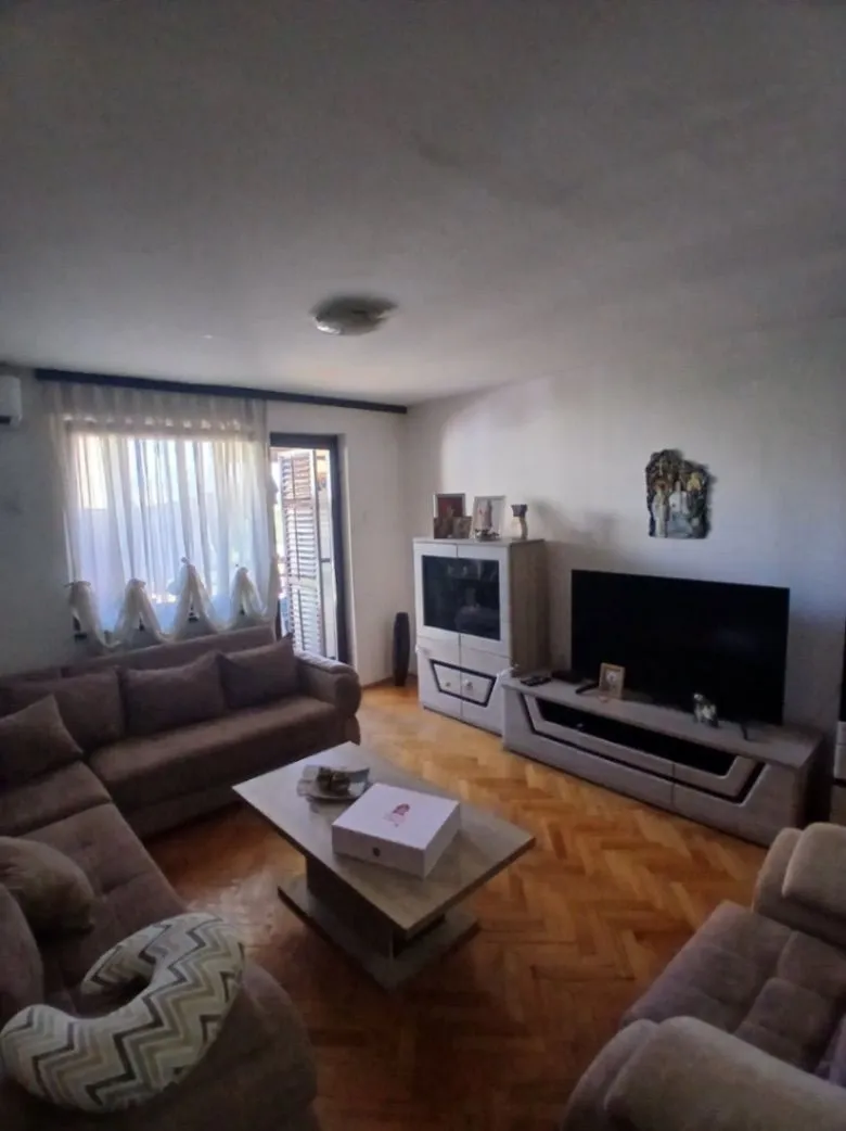 Prodaja, dvosoban stan, 62m², Gintaš, Podgorica