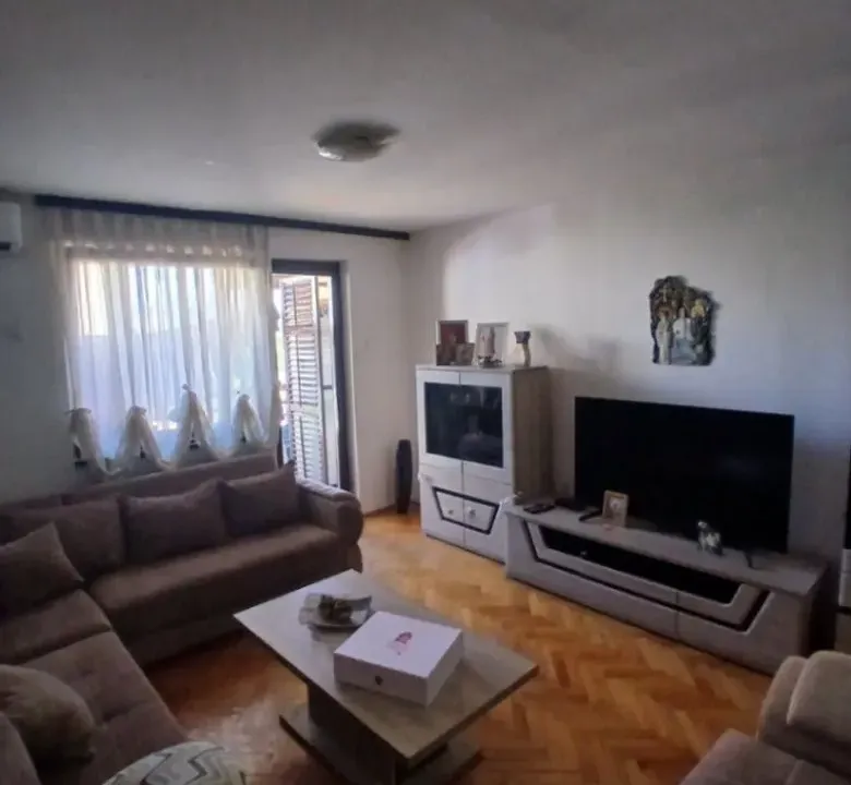 Prodaja, dvosoban stan, 62m², Gintaš, Podgorica