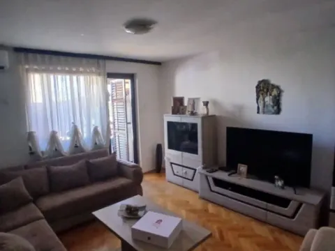 Prodaja, dvosoban stan, 62m², Gintaš, Podgorica