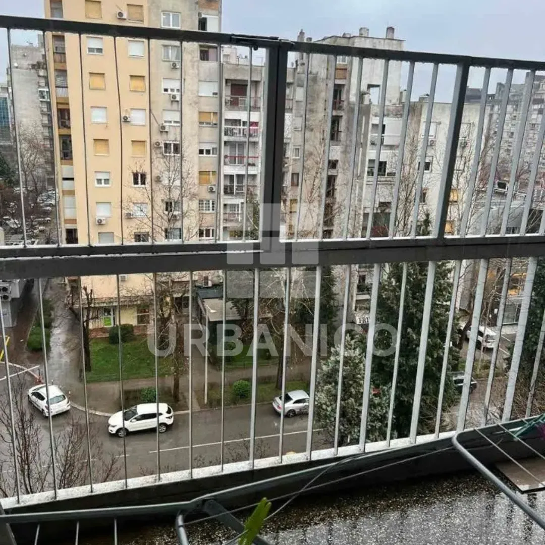 Rent, three bedroom apartment, 100m², Pejton, Podgorica