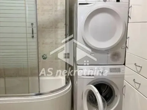 Izdavanje, četvorosoban stan, 135m², Senjak, Beograd - image 23