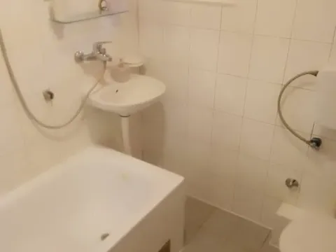 Izdavanje, kuća, 150m², Dobra Voda, Budva - image 17