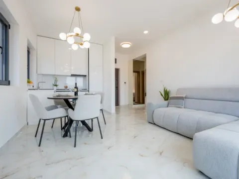 Izdavanje, jednosoban stan, 59m², Tivat, Crna Gora - image 2