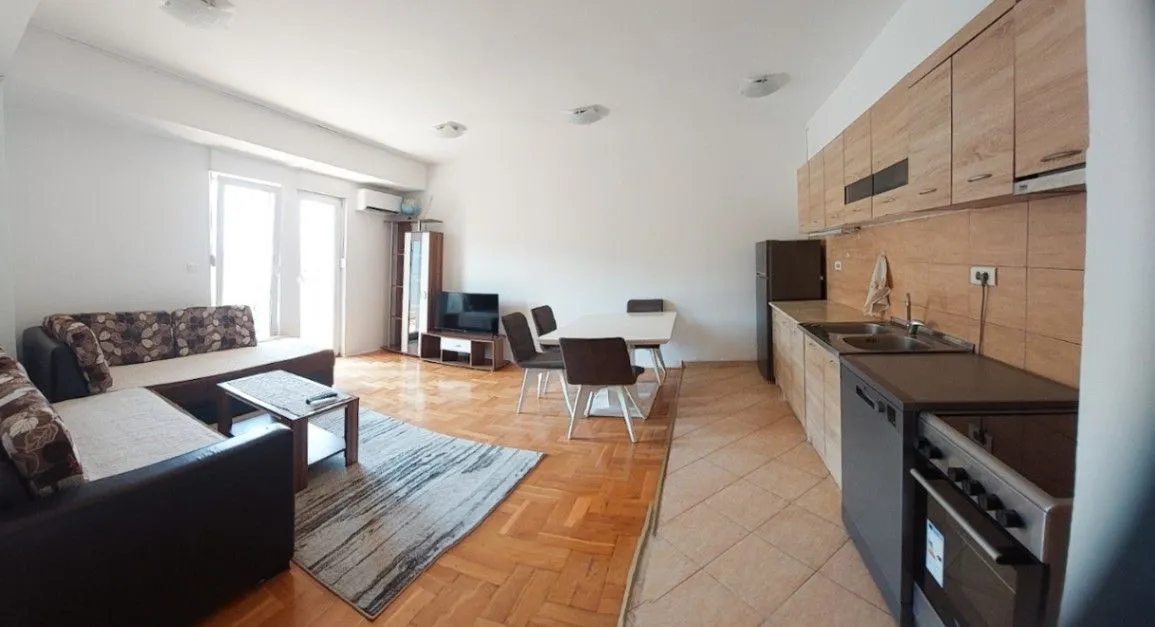 Izdavanje, dvosoban stan, 62m², Blok 9, Podgorica