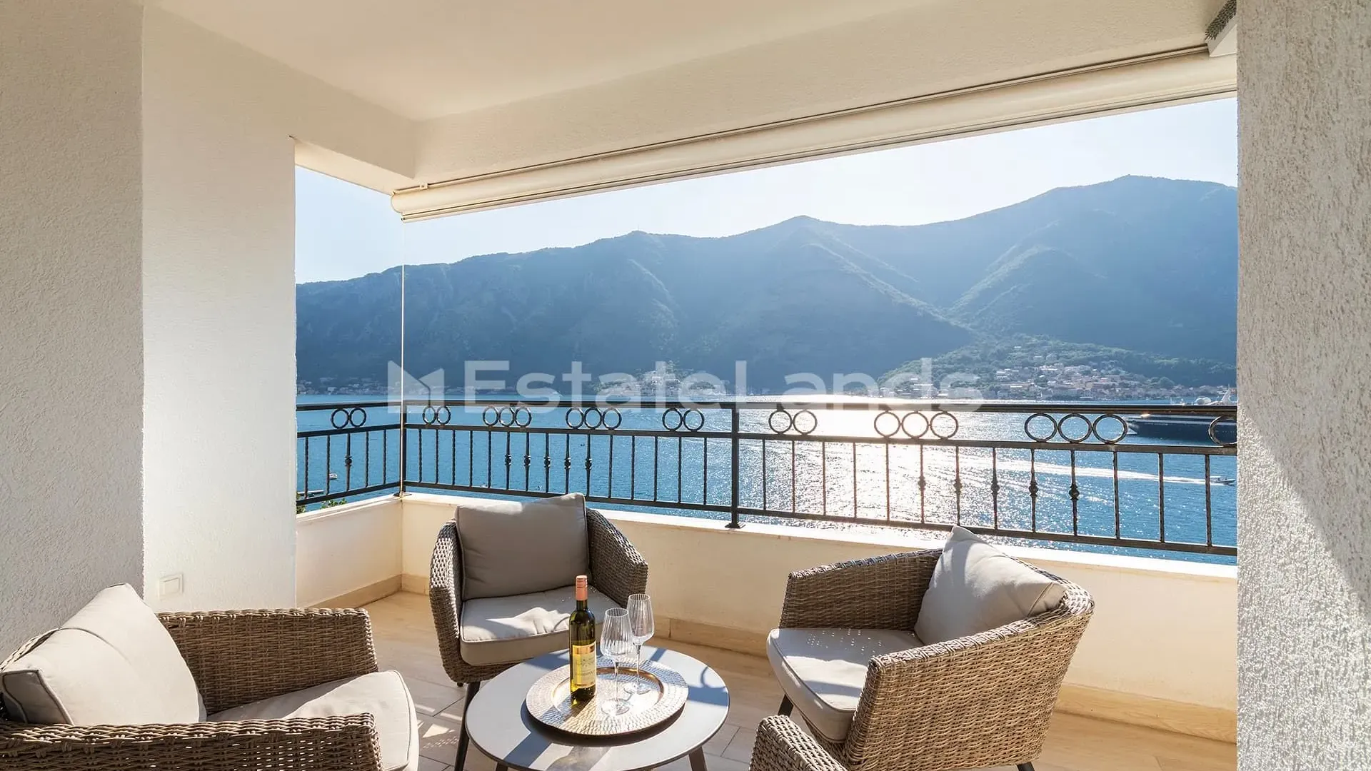 Prodaja, dvosoban stan, 85m², Dobrota, Kotor