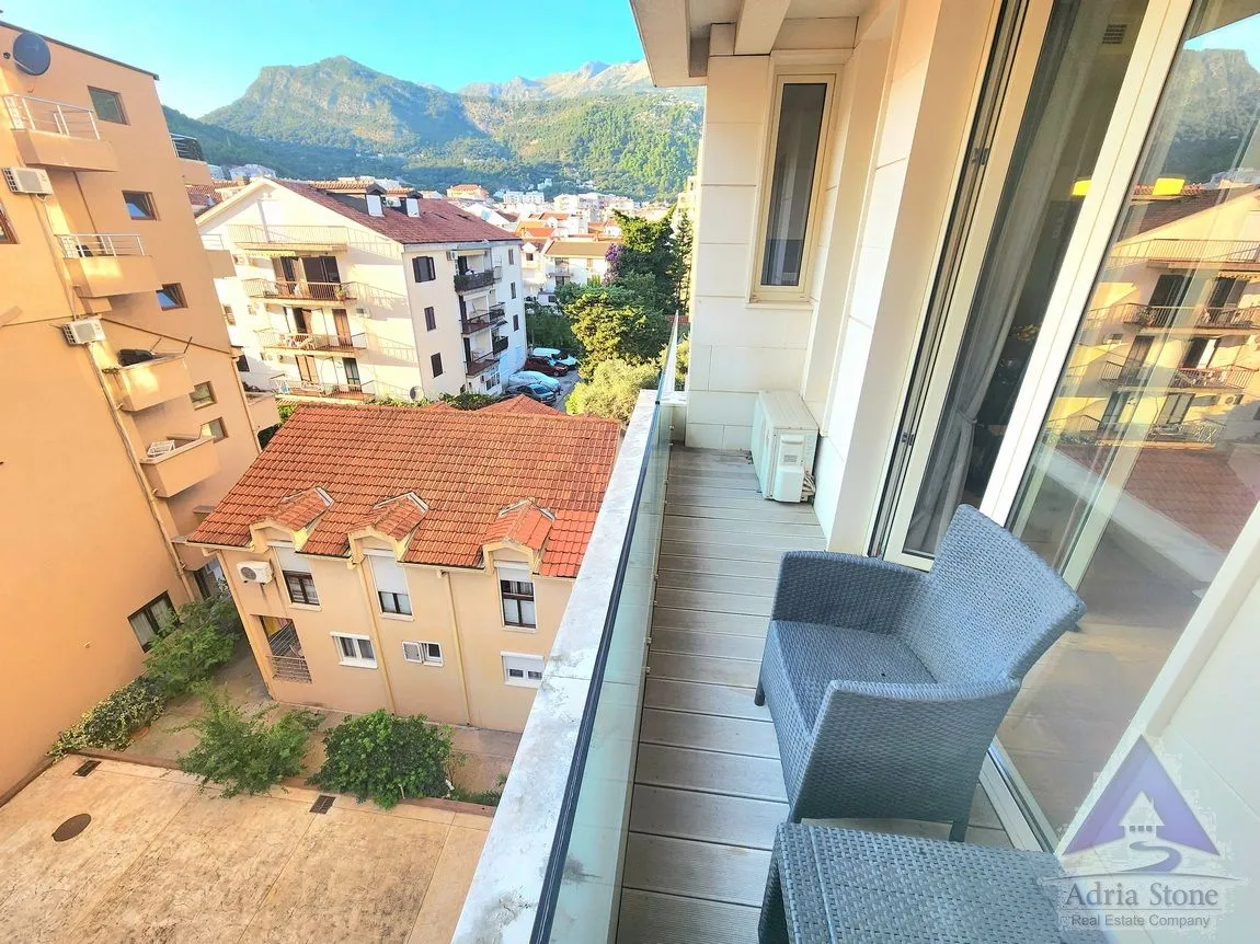 Rent, one bedroom apartment, 49m², Centar, Budva