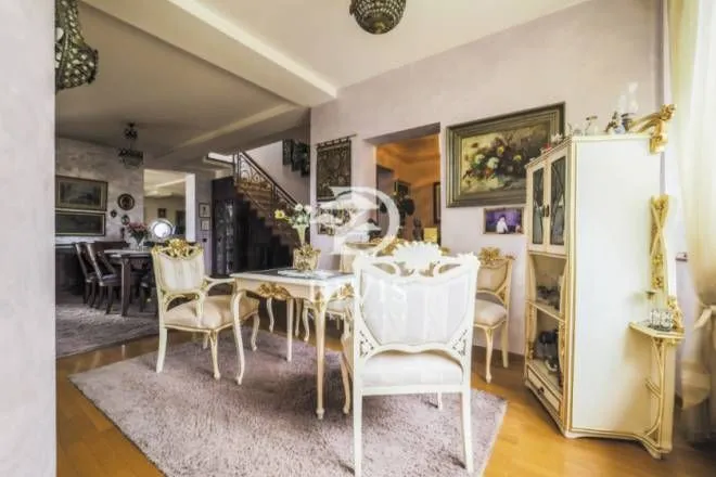 Sale, apartment, 250m², Cvetni Trg, Vračar Sve Podlokacije