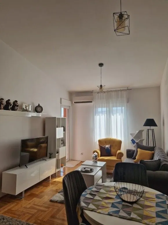 Izdavanje, jednosoban stan, 45m², Zabjelo, Podgorica